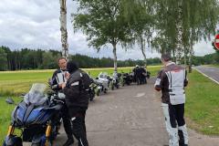 2Kurze-Rast-am-Strassenrand1