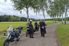 2Kurze-Rast-am-Strassenrand2
